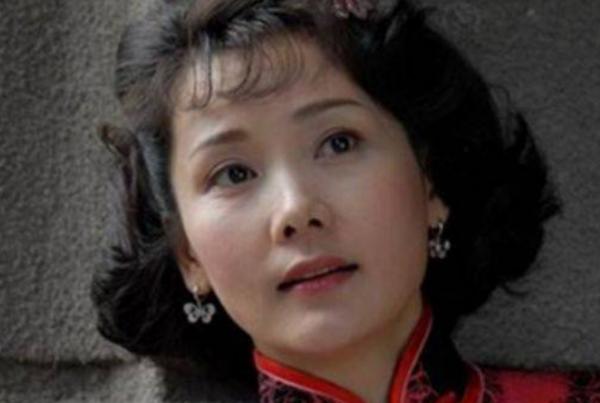 何賽飛：曾對機場工作人員發火，喝多了連導演都罵，為何卻沒涼涼