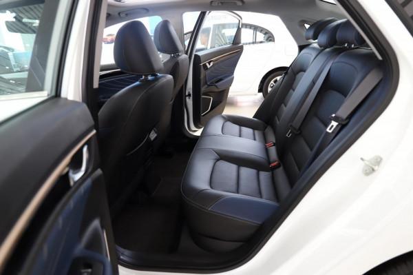 舊貌換新顏 國民家轎再添新成員 實拍2021款吉利帝豪GL UP