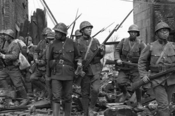 面對15萬日軍進犯，總司令逃跑，師長堅守殉國日軍為他立碑