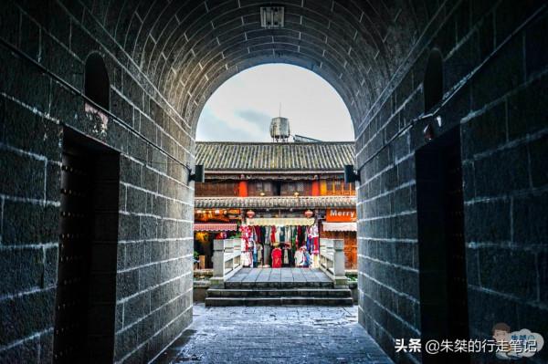 不去江南，也不去皖南，而是去更悠然愜意，更令人神往的雲南古鎮
