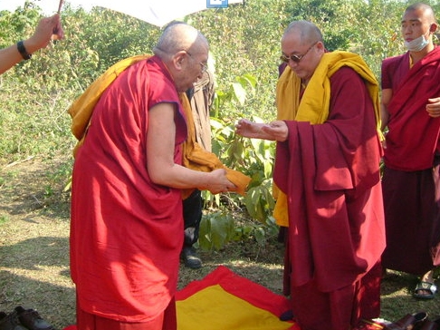 “荒誕”的不丹王朝，兩族之間有血海深仇，卻為利益娶仇家之女