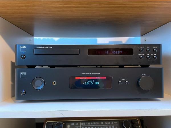 大眾買得起的丹拿書架箱上手：僅靠技術細節就足以驗明正身