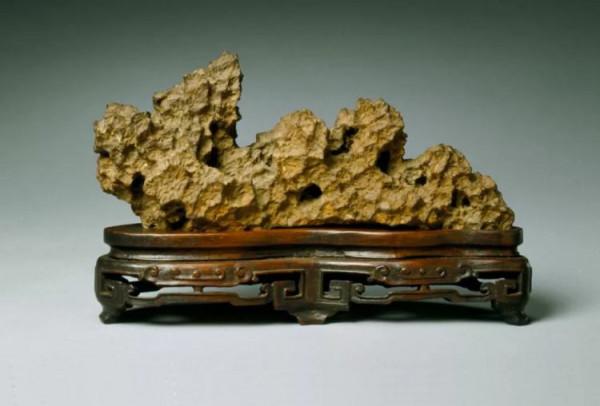 瓷器家族中的“偽裝者”,何以深得乾隆爺喜愛? 瓷器家族中的“偽裝者”,何以深得乾隆爺喜愛?