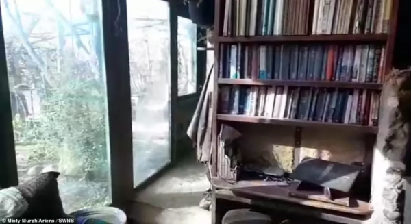 加拿大夫婦逃離城市到鄉下蓋房生娃,生活清苦但也過得美滋滋 加拿大夫婦逃離城市到鄉下蓋房生娃,生活清苦但也過得美滋滋