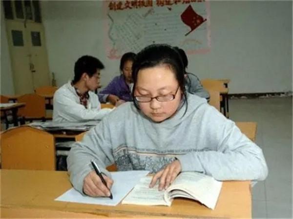 中國首例試管嬰兒鄭萌珠,31年後,在出生時的產房誕下一健康女嬰 中國首例試管嬰兒鄭萌珠,31年後,在出生時的產房誕下一健康女嬰