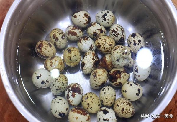 鵪鶉蛋的最佳吃法，全部不放一滴水，香辣過癮，表皮焦酥味道美