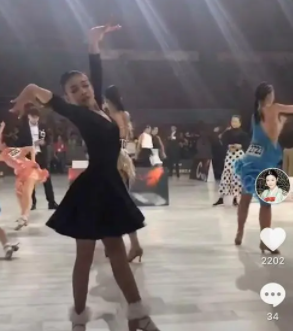 ABCD媽：哈佛畢業在家帶娃，丈夫出身財閥家庭，他們家到底多有錢