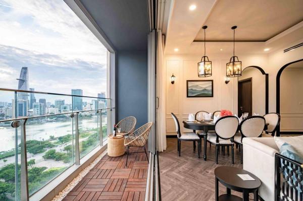 年輕夫妻太有眼光了，買到“一線”湖景房，普通高層房根本比不了