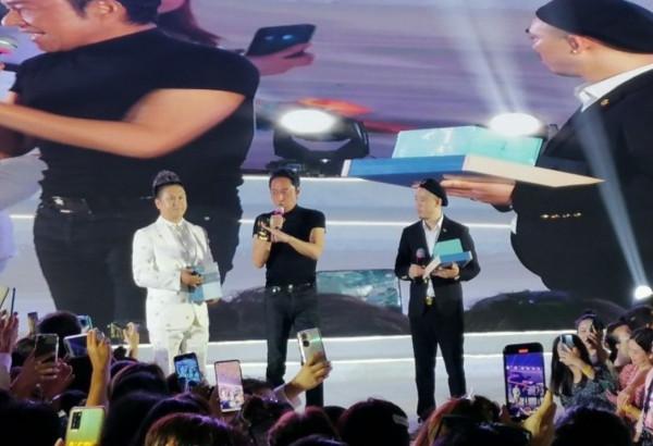 59歲馬景濤參加商演,身材壯碩似小夥,現場人聲鼎沸超有人氣 59歲馬景濤參加商演,身材壯碩似小夥,現場人聲鼎沸超有人氣