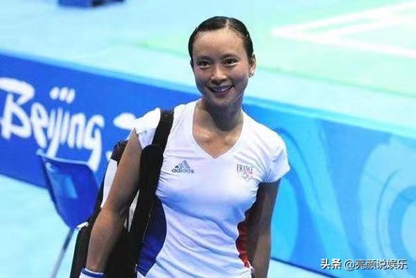 羽毛球冠軍回國後，因身高被國家隊拒絕，只能離開家鄉去法國打球