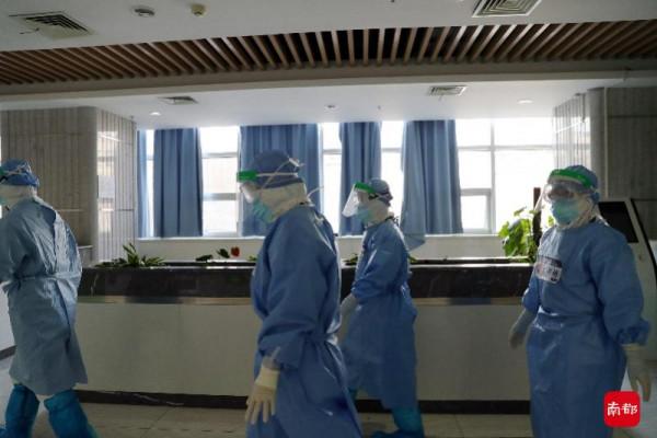 宮外孕患者大出血無核酸，醫護團隊穿著防護服成功施救