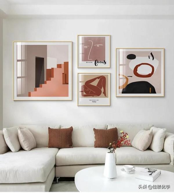 沙發背景牆掛畫怎麼掛好看？