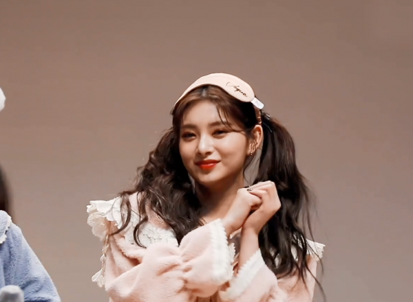 三觀超正的愛國明星，王嘉爾和黃子韜堅決不跪，寧藝卓霸氣發言