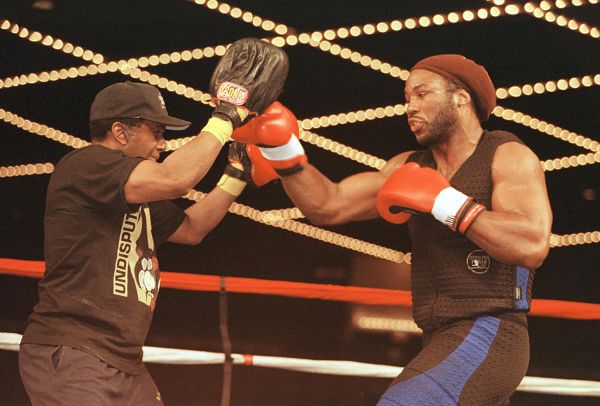 劉易斯：泰森像怪物一般可怕，教練卻認為泰森是最容易對付的對手