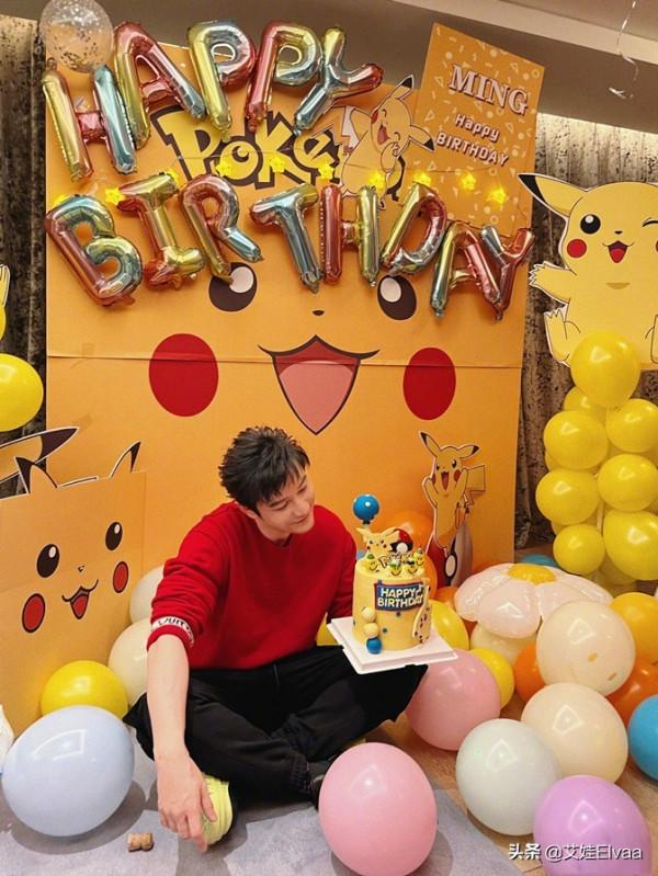 黃曉明44歲生日真隆重，穿1萬毛衣打扮奢侈，豪宅同baby不分伯仲