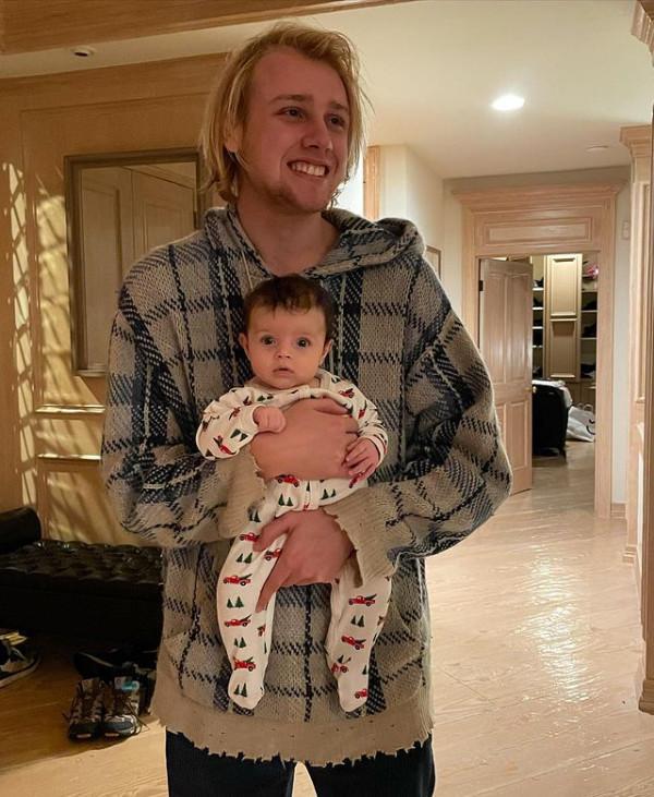 LV太子妃遙祝長子20歲生日，曬出純素顏同框照，母子好似同齡人