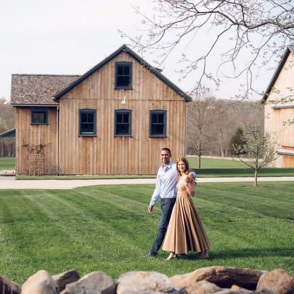 蓋茨前妻在8億豪宅中開派對！波點裙造型真美，女兒白裙造型好仙