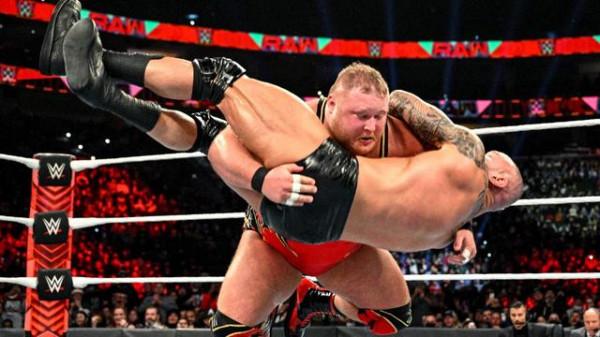 王室決戰驚喜明星提前曝光，佩奇三天上熱搜！RAW收視率曝光