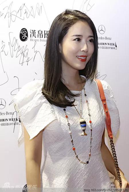 優雅時尚女星顏丹晨美圖