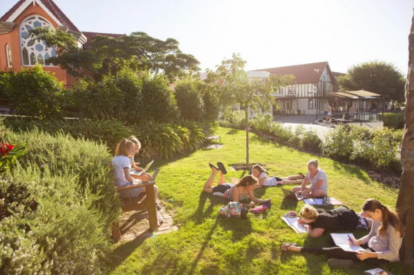 紐西蘭中小學留學:遠離大都市華人圈,感受純粹白人貴族中小學 紐西蘭中小學留學:遠離大都市華人圈,感受純粹白人貴族中小學