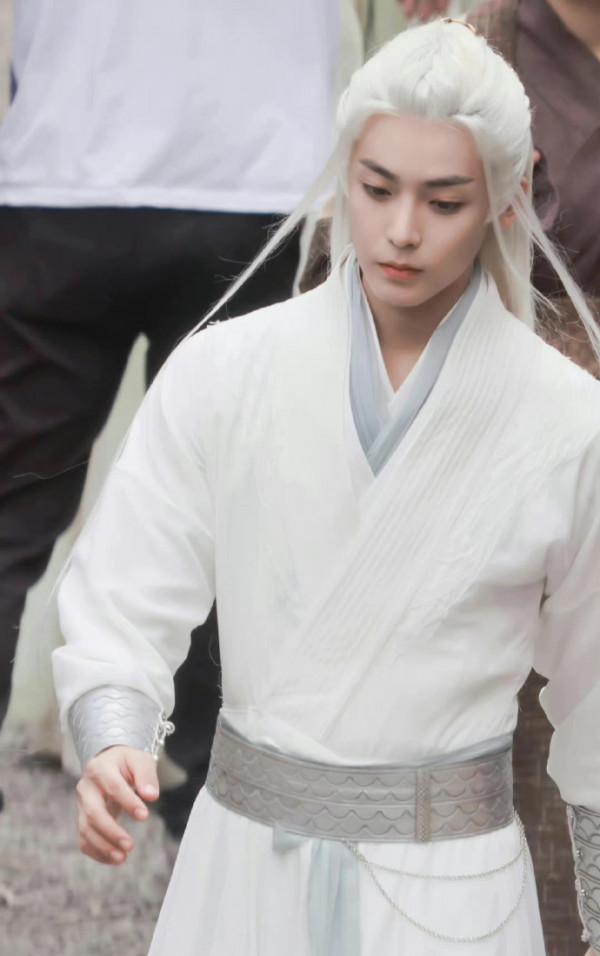 熬過了2021年的“古偶醜男潮”，2022年終於可以上岸狂歡了