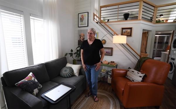 一位65歲奶奶獨居37㎡小家:利用4米層高做臥室,蝸居日子轉眼1年 一位65歲奶奶獨居37㎡小家:利用4米層高做臥室,蝸居日子轉眼1年