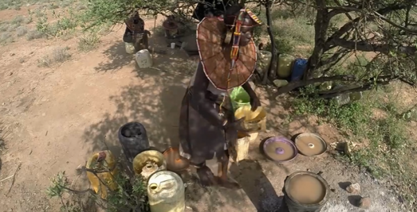 非洲原始部落:這群人結婚彩禮要給20頭牛加20只羊,你覺得多嗎? 非洲原始部落:這群人結婚彩禮要給20頭牛加20只羊,你覺得多嗎?