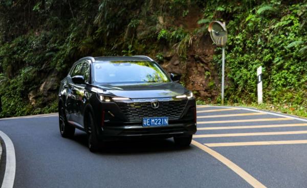 試駕長安CS55 PLUS！9月剛上市，頂配不超13萬，同級合資怎麼玩？