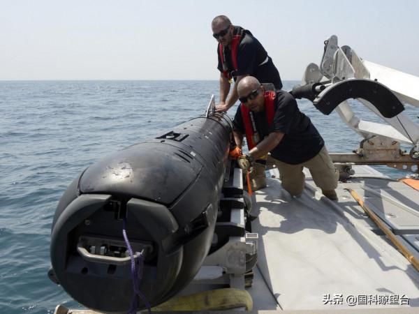 撈到這個像魚雷的裝置馬上報警！核潛艇被撞後美軍將領點名派它上