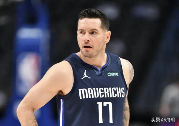 NBA晨報:詹姆斯傷病發生於彎腰搶球,猛龍簽下米哈,雷迪克退役 NBA晨報:詹姆斯傷病發生於彎腰搶球,猛龍簽下米哈,雷迪克退役