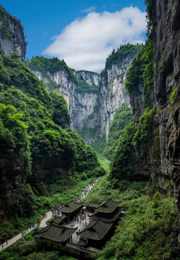 雄偉壯麗的天生三橋