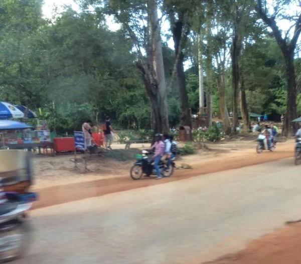 滿城盡是石頭堆