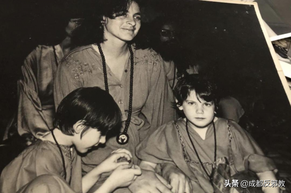 新冠疫苗科學家自曝悲慘經歷：我瘋狂的童年，在邪教中長大