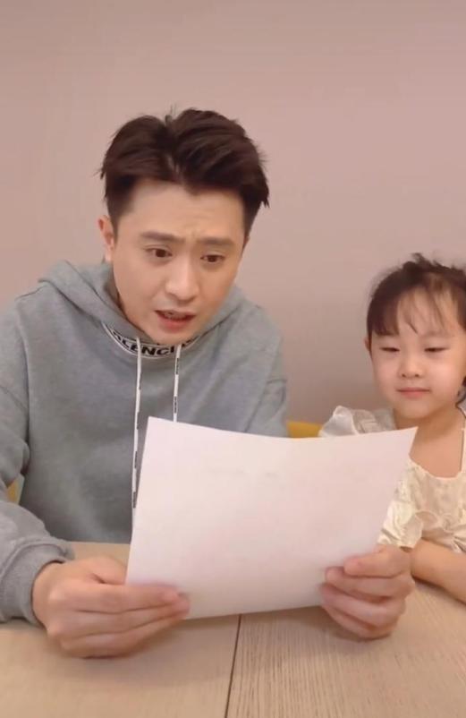 央視主持楊帆：暗戀張蕾8年，娶青梅竹馬妻子，女兒成漏風小棉襖