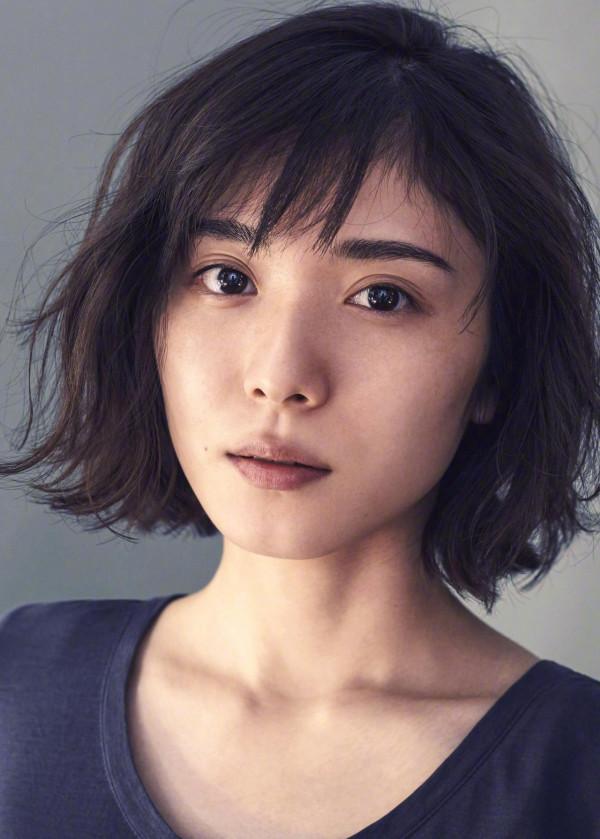 26歲就“發腮”了，是因為她剛出道時太“水靈”了嗎？