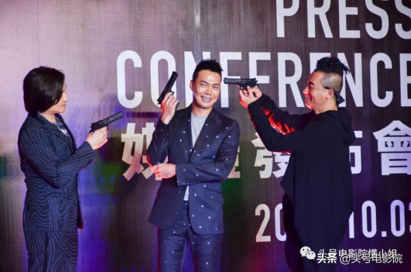 53歲“古惑仔”發福現身，陳小春倒茶叫他大哥，張柏芝第一個男人