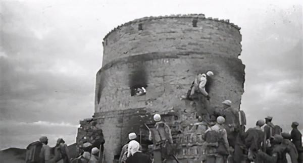 進攻一個碉堡有多難？碉堡內有乾坤，為何不能從射擊孔擊斃守軍？