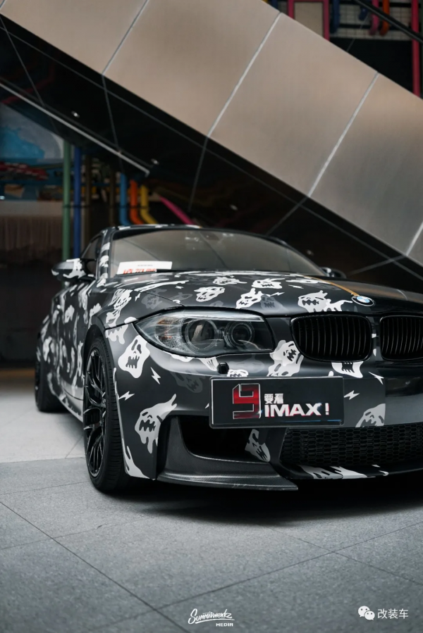 珍獸般的黑武士寶馬1M,開慣了500馬力本田S2000也不一定能駕馭 珍獸般的黑武士寶馬1M,開慣了500馬力本田S2000也不一定能駕馭