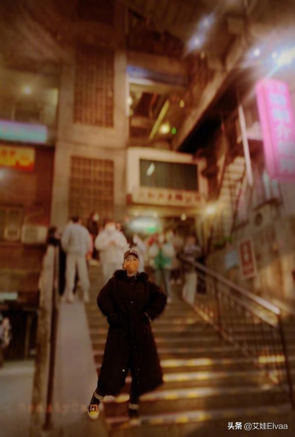 鄧萃雯新發型堪比“整容”，剪空氣劉海穿大衣變軟妹，形象大變樣