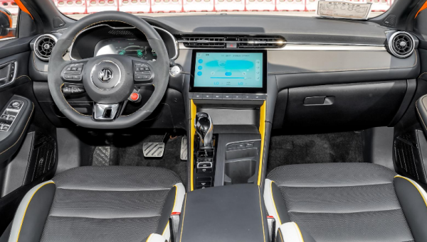 充滿青春氣息的運動轎車，名爵6 Pro動力充足好上手，價格也實惠