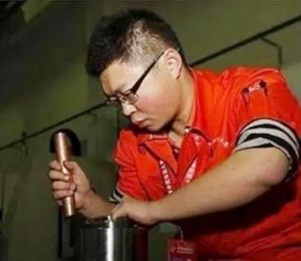 2008年，學霸周浩高考669分考入北大，3年後卻選擇讀技校，為何？