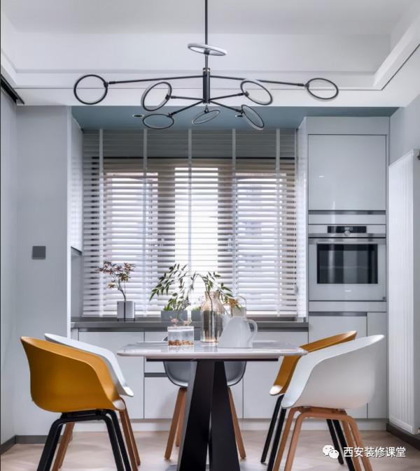 餐廳靠窗戶,當然不能浪費 餐廳靠窗戶,當然不能浪費