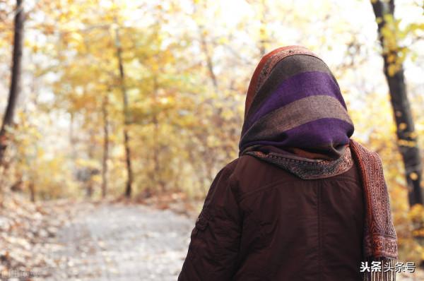 13歲女兒迷戀手機遊戲,媽媽摔壞手機,她離家出走遇上三個男網友 13歲女兒迷戀手機遊戲,媽媽摔壞手機,她離家出走遇上三個男網友