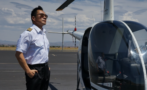 “武松”丁海峰，娶普通妻子相愛30年，兒女雙全惹人羨