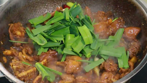 廣東傳統燜鵝的家常做法，醬香濃郁軟嫩入味，簡單易學還好吃