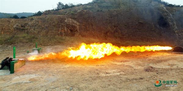 開火！武警浙江省總隊開展噴火訓練