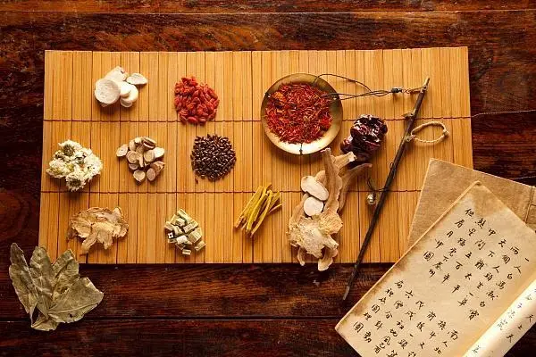 早春鼻炎反覆發作，不可盲目服用藥物，應從這兩個地方治療