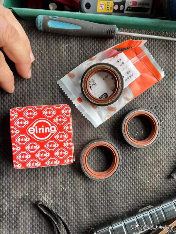 經濟下行購買新車計劃暫緩，翻新復古老爺車圓屁股奧迪老A6照樣香