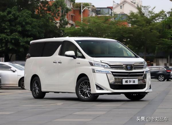 近百萬元的全新豐田皇冠威爾法，換裝了皇冠車標，就是身份的象徵