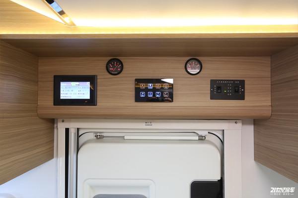 2張大床、2個廚房！實拍宇晨網紅四號大額頭輕卡房車